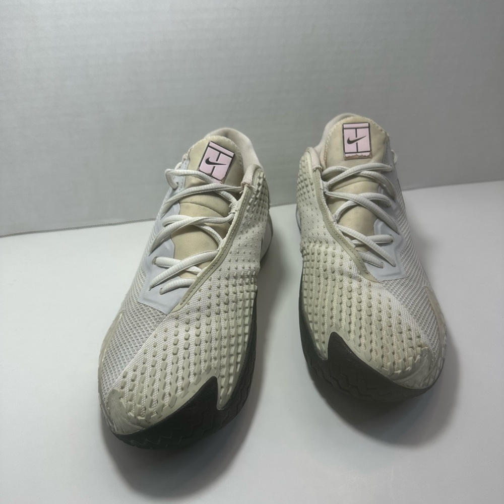 Nike Athletic Shoes in Cream and Pink